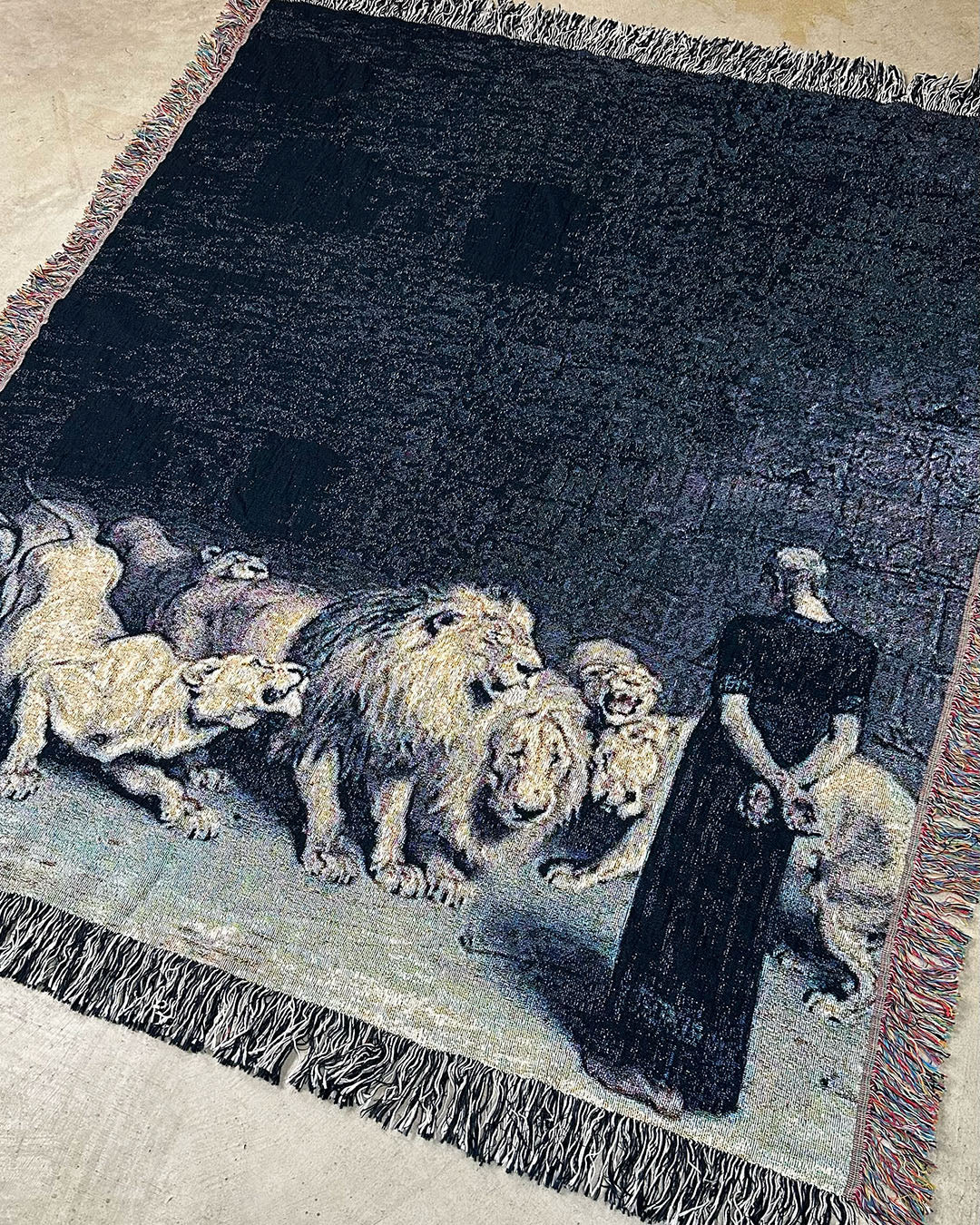 DANIEL IN THE LION'S DEN TAPESTRY BLANKET