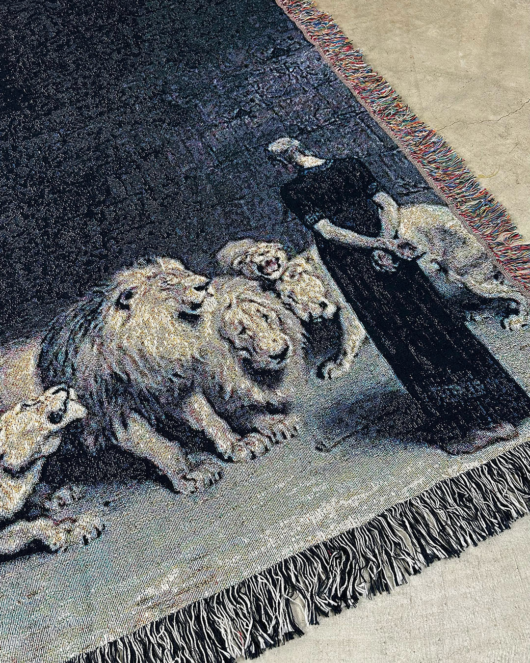 DANIEL IN THE LION'S DEN TAPESTRY BLANKET