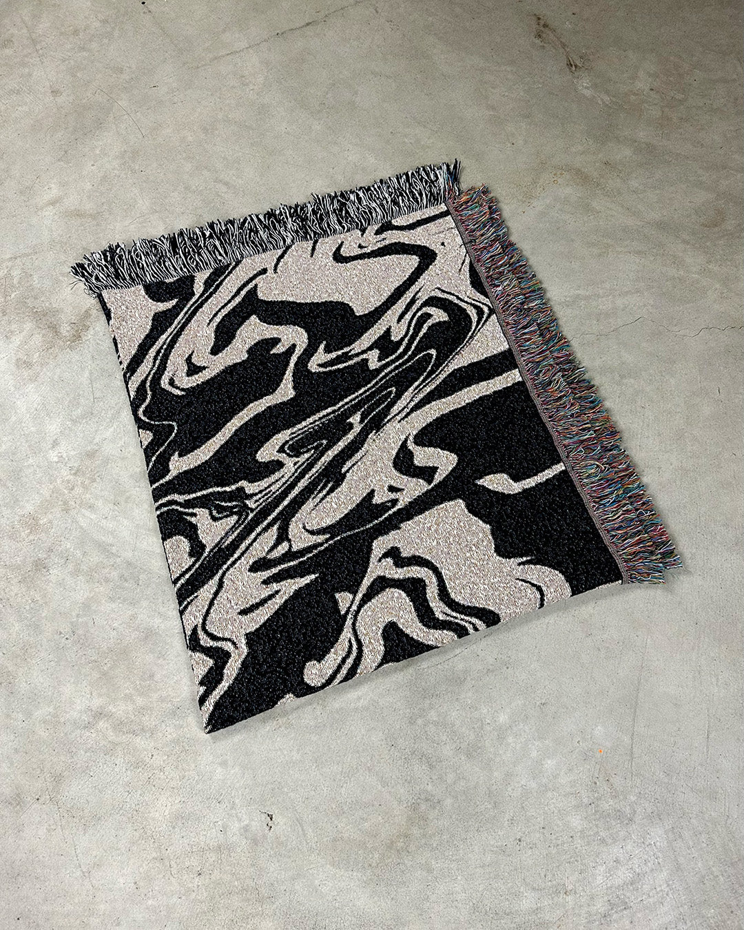 INK SPILL TAPESTRY BLANKET