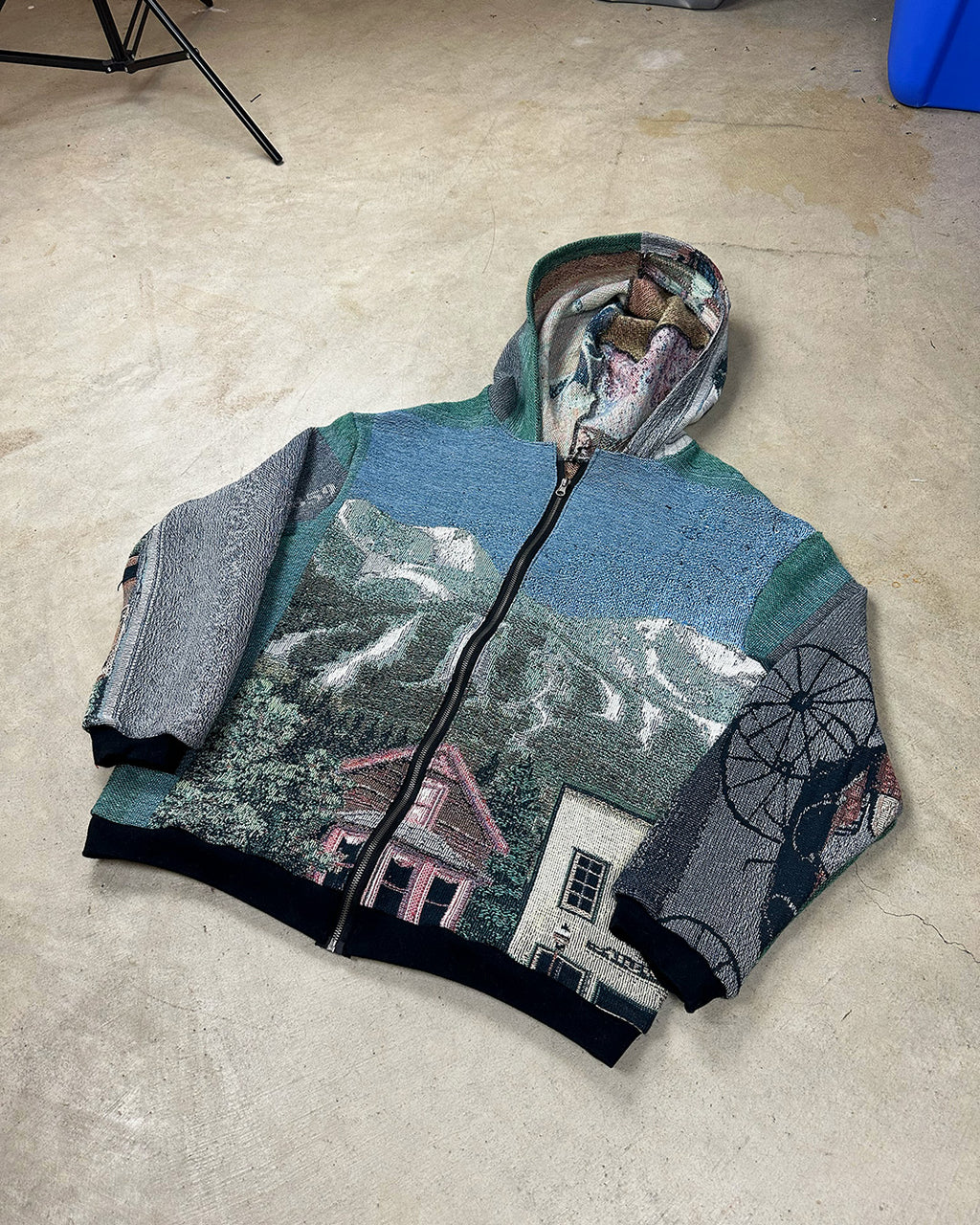 HILLSIDE HOME TAPESTRY ZIP UP