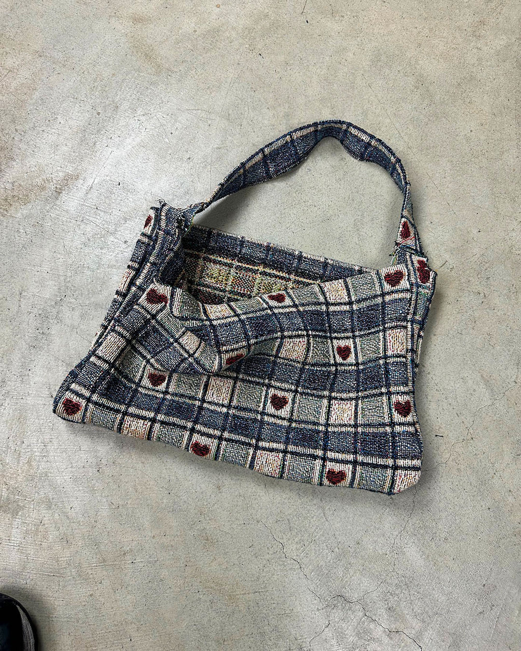FLANNEL HEARTS TAPESTRY BAG
